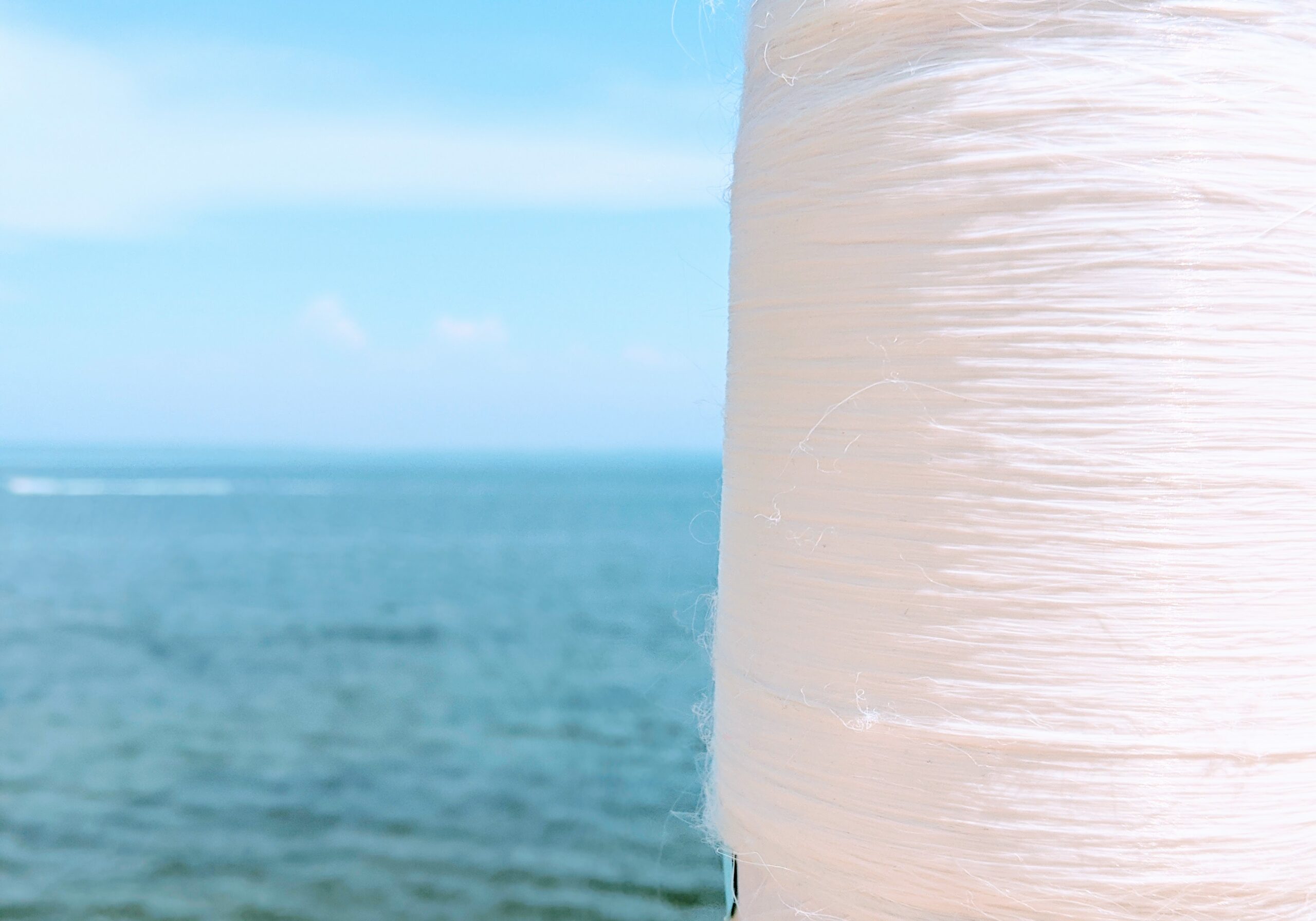 Kintra thread against the shore